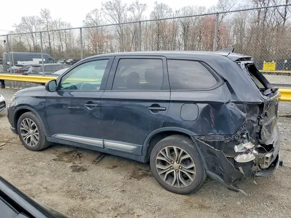 JA4AZ2A35HZ054345 2017 MITSUBISHI OUTLANDER - Image 2