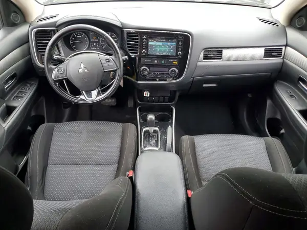 JA4AZ2A35HZ054345 2017 MITSUBISHI OUTLANDER - Image 8