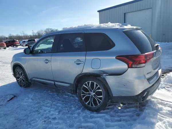 JA4AZ2A35JZ008634 2018 MITSUBISHI OUTLANDER - Image 2