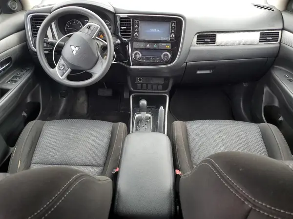 JA4AZ2A35JZ015793 2018 MITSUBISHI OUTLANDER - Image 8