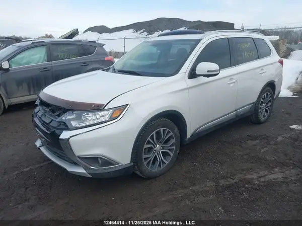 JA4AZ2A35JZ603743 2018 MITSUBISHI OUTLANDER - Image 2