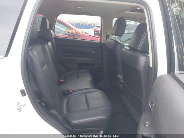 JA4AZ2A35JZ603743 2018 MITSUBISHI OUTLANDER - Image 8