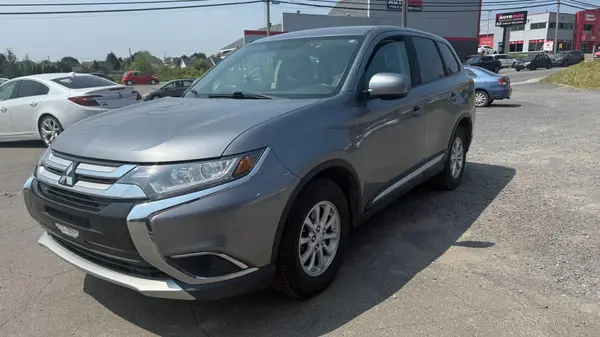 JA4AZ2A35JZ607887 2018 MITSUBISHI OUTLANDER - Image 2
