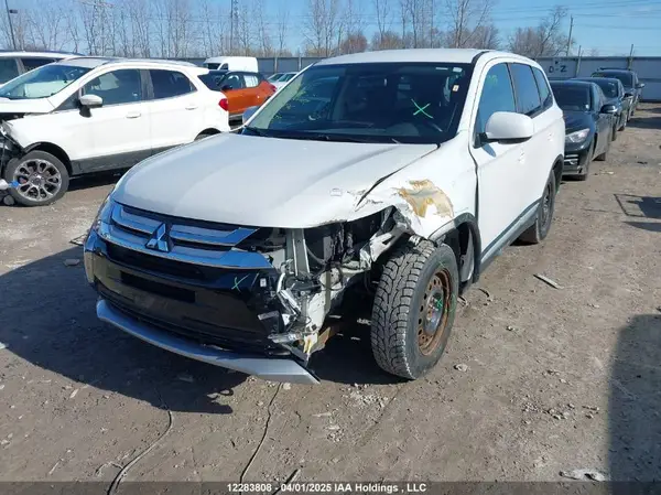 JA4AZ2A35JZ609946 2018 MITSUBISHI OUTLANDER - Image 2