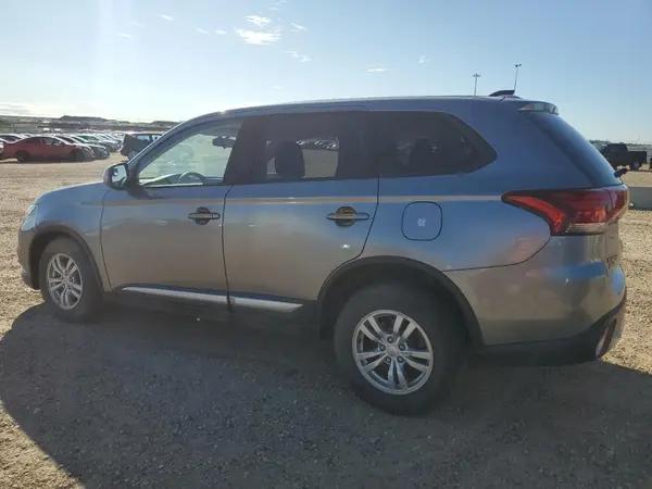 JA4AZ2A35JZ616413 2018 MITSUBISHI OUTLANDER - Image 2