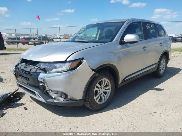 JA4AZ2A35LZ604135 2020 MITSUBISHI OUTLANDER - Image 2