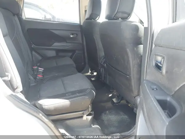 JA4AZ2A35LZ604135 2020 MITSUBISHI OUTLANDER - Image 8