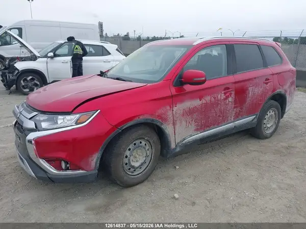 JA4AZ2A35LZ614969 2020 MITSUBISHI OUTLANDER - Image 2
