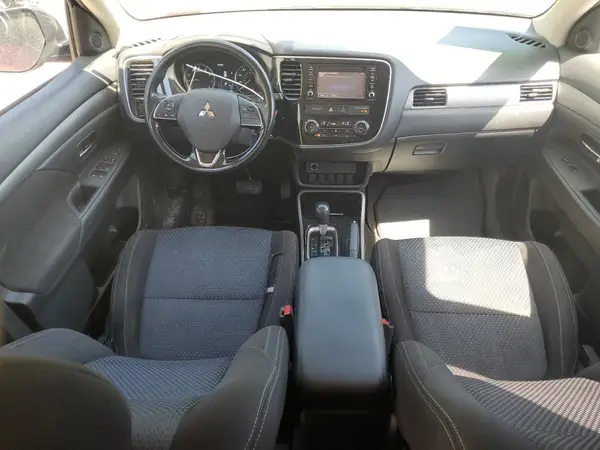 JA4AZ2A36HZ000780 2017 MITSUBISHI OUTLANDER - Image 8