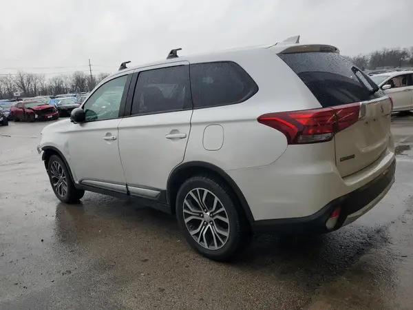 JA4AZ2A36HZ028126 2017 MITSUBISHI OUTLANDER - Image 2