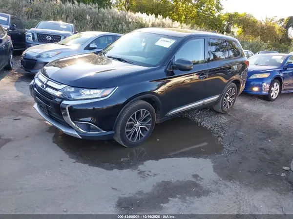 JA4AZ2A36HZ056136 2017 MITSUBISHI OUTLANDER - Image 2