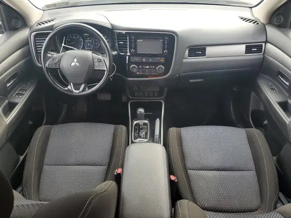 JA4AZ2A36HZ062695 2017 MITSUBISHI OUTLANDER - Image 8