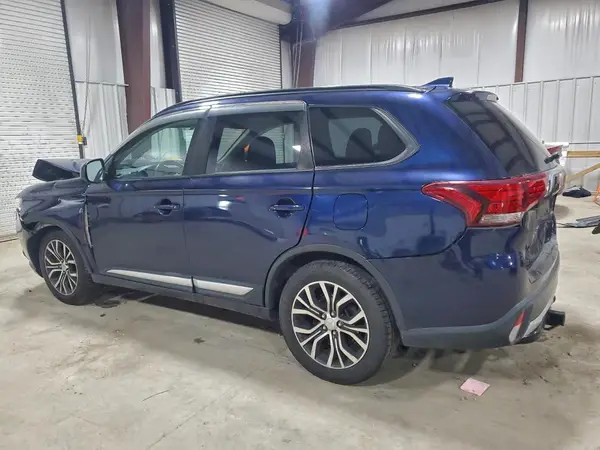 JA4AZ2A36HZ064897 2017 MITSUBISHI OUTLANDER - Image 2