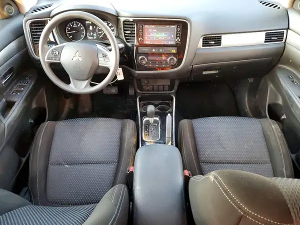 JA4AZ2A36JZ003037 2018 MITSUBISHI OUTLANDER - Image 8