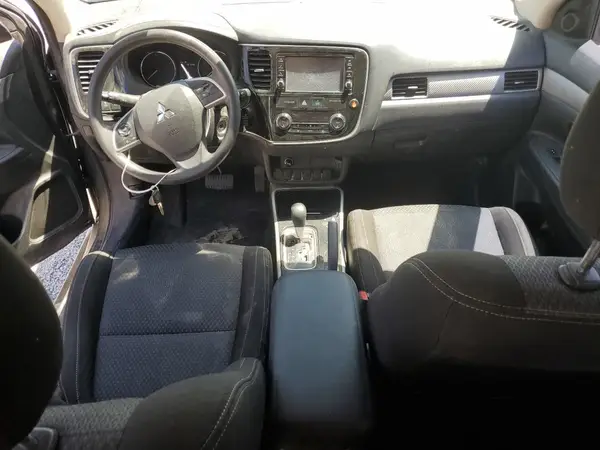 JA4AZ2A36JZ006438 2018 MITSUBISHI OUTLANDER - Image 8