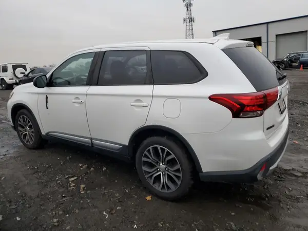 JA4AZ2A36JZ009551 2018 MITSUBISHI OUTLANDER - Image 2