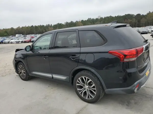 JA4AZ2A36JZ013745 2018 MITSUBISHI OUTLANDER - Image 2