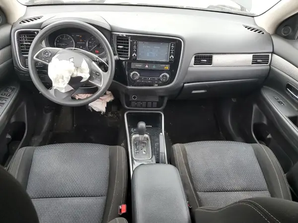 JA4AZ2A36JZ013745 2018 MITSUBISHI OUTLANDER - Image 8