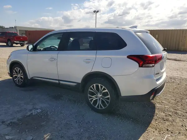 JA4AZ2A36JZ015589 2018 MITSUBISHI OUTLANDER - Image 2