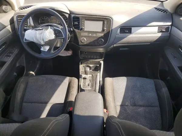 JA4AZ2A36JZ015589 2018 MITSUBISHI OUTLANDER - Image 8