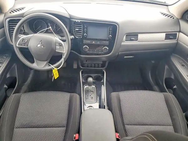 JA4AZ2A36JZ015821 2018 MITSUBISHI OUTLANDER - Image 8