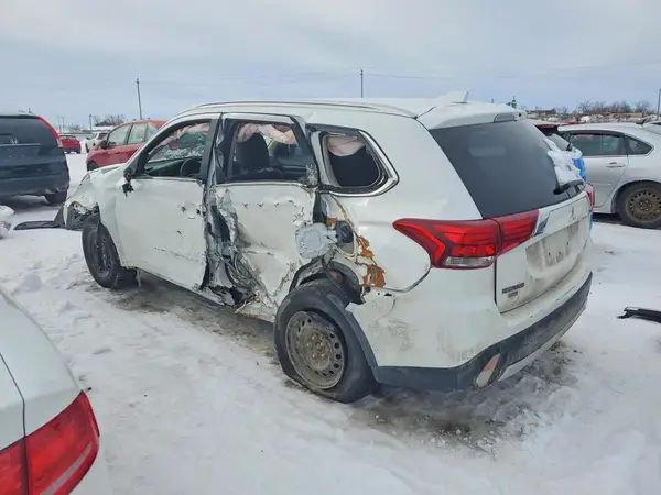 JA4AZ2A36JZ600561 2018 MITSUBISHI OUTLANDER - Image 2