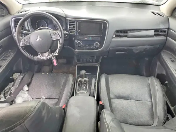 JA4AZ2A36JZ600561 2018 MITSUBISHI OUTLANDER - Image 8
