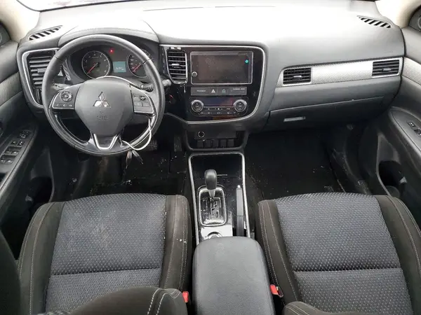 JA4AZ2A36JZ603041 2018 MITSUBISHI OUTLANDER - Image 8
