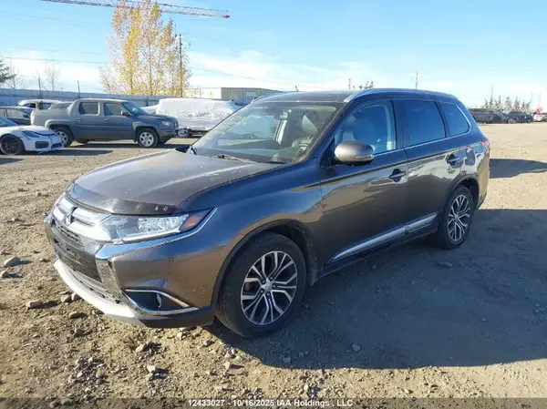 JA4AZ2A36JZ613679 2018 MITSUBISHI OUTLANDER - Image 2