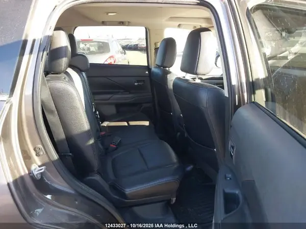JA4AZ2A36JZ613679 2018 MITSUBISHI OUTLANDER - Image 8