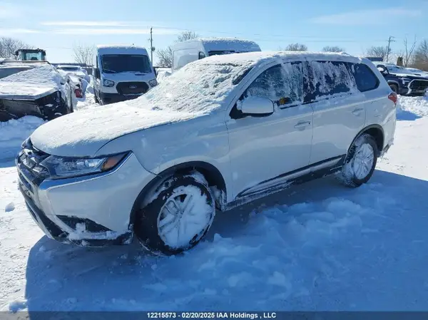 JA4AZ2A36LZ607500 2020 MITSUBISHI OUTLANDER - Image 2