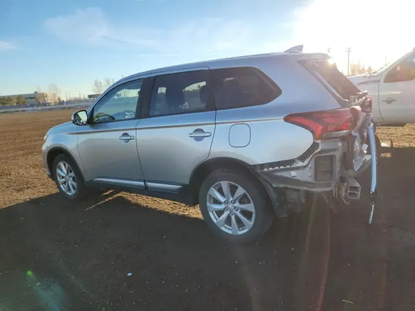 JA4AZ2A36LZ611028 2020 MITSUBISHI OUTLANDER - Image 2