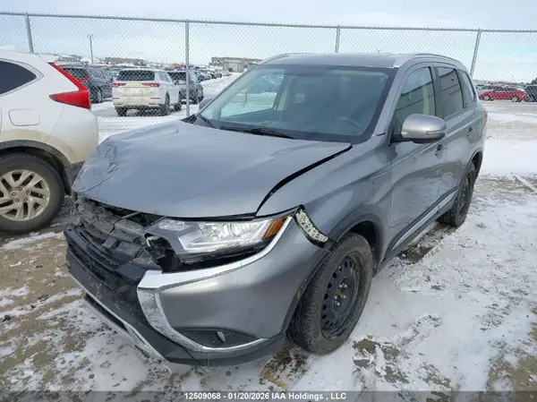 JA4AZ2A36LZ614446 2020 MITSUBISHI OUTLANDER - Image 2