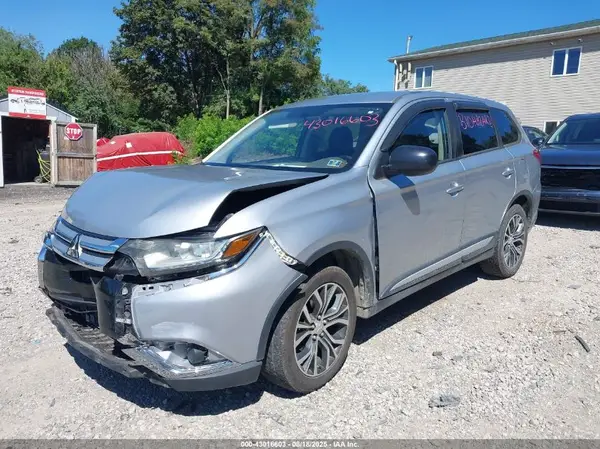 JA4AZ2A37HZ011027 2017 MITSUBISHI OUTLANDER - Image 2