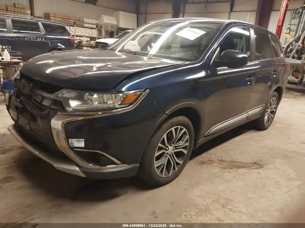 JA4AZ2A37HZ015417 2017 MITSUBISHI OUTLANDER - Image 2