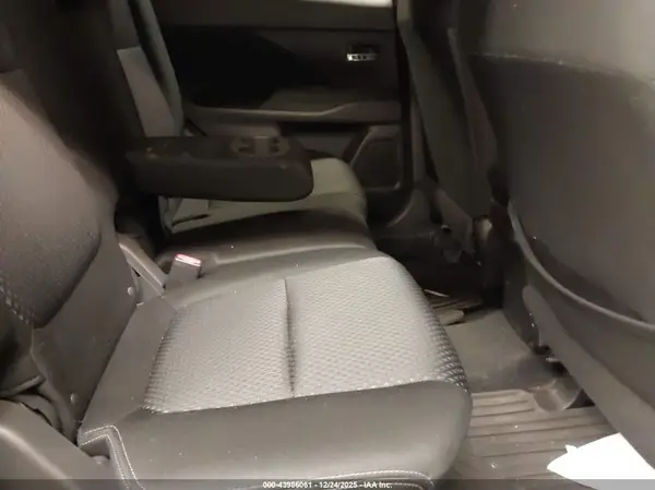 JA4AZ2A37HZ015417 2017 MITSUBISHI OUTLANDER - Image 8