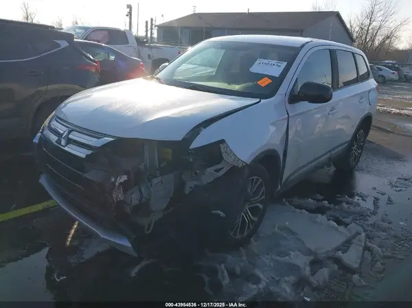 JA4AZ2A37HZ023629 2017 MITSUBISHI OUTLANDER - Image 2