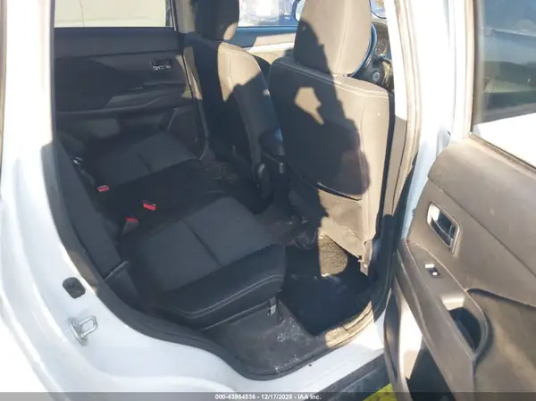 JA4AZ2A37HZ023629 2017 MITSUBISHI OUTLANDER - Image 8