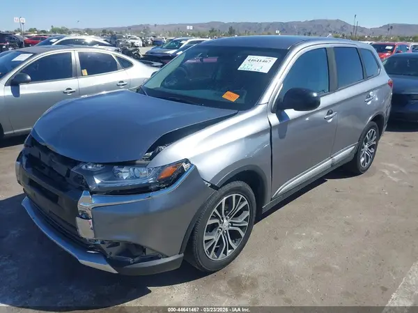 JA4AZ2A37HZ028426 2017 MITSUBISHI OUTLANDER - Image 2
