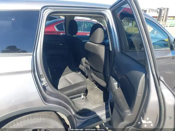 JA4AZ2A37HZ028426 2017 MITSUBISHI OUTLANDER - Image 8