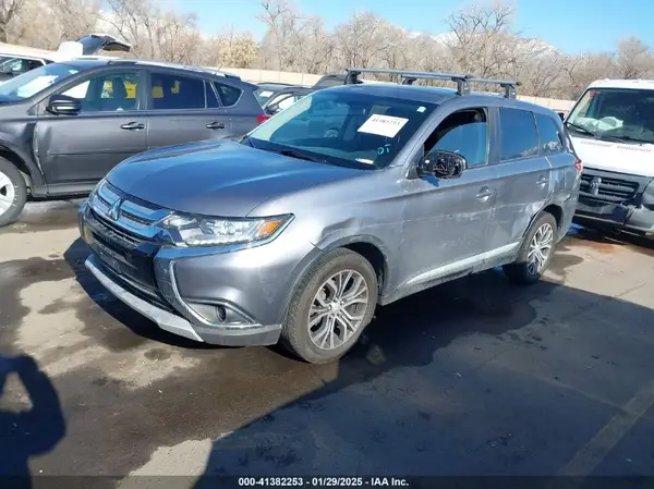 JA4AZ2A37HZ032847 2017 MITSUBISHI OUTLANDER - Image 2