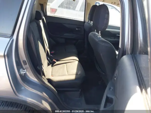 JA4AZ2A37HZ032847 2017 MITSUBISHI OUTLANDER - Image 8