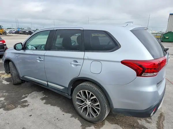 JA4AZ2A37HZ039362 2017 MITSUBISHI OUTLANDER - Image 2