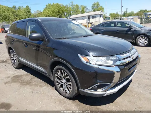 JA4AZ2A37HZ049471 2017 MITSUBISHI OUTLANDER - Image 1