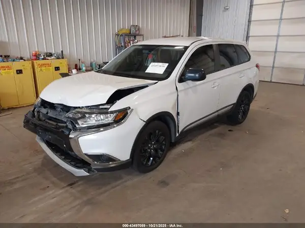 JA4AZ2A37JZ005752 2018 MITSUBISHI OUTLANDER - Image 2