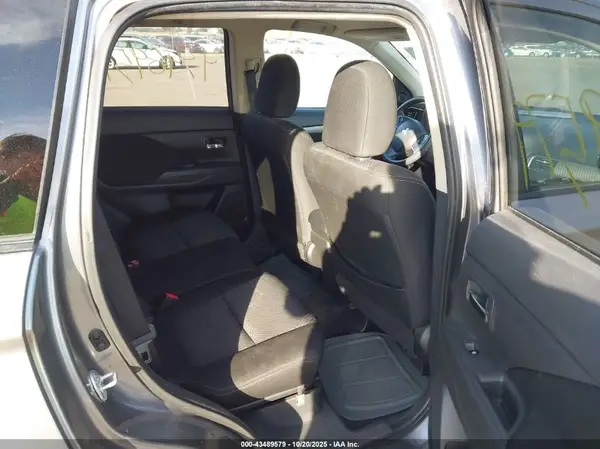 JA4AZ2A37JZ007002 2018 MITSUBISHI OUTLANDER - Image 8