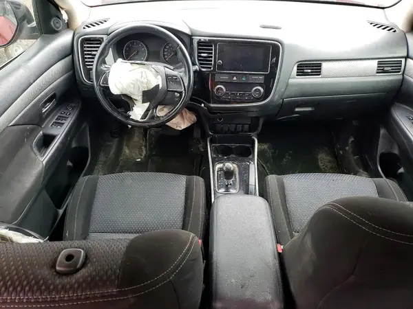 JA4AZ2A37JZ606840 2018 MITSUBISHI OUTLANDER - Image 8