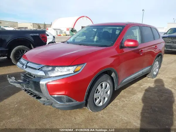 JA4AZ2A37JZ613786 2018 MITSUBISHI OUTLANDER - Image 2