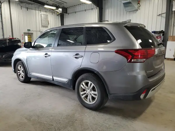JA4AZ2A37LZ608820 2020 MITSUBISHI OUTLANDER - Image 2