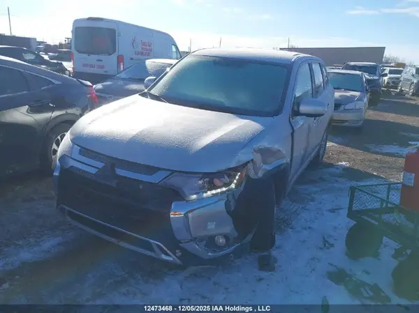 JA4AZ2A37LZ611023 2020 MITSUBISHI OUTLANDER - Image 2